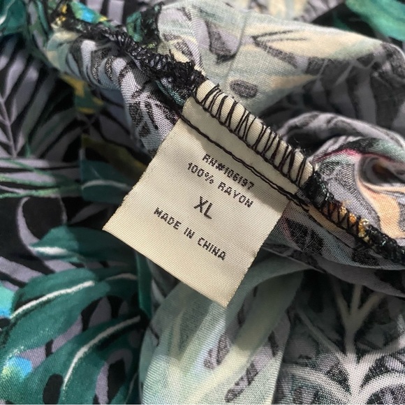 High Surf Gray Colorful Floral Hawaiian Print Vacation Button Up Shirt - Picture 5 of 5